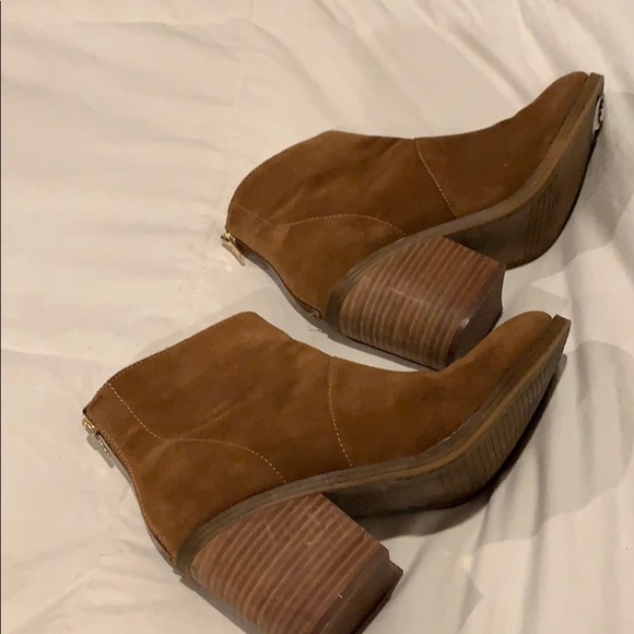 Steve Madden Shoes - Steve Madden Cognac Size 10 Booties.